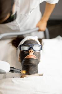 Read more about the article Carbon Facial in Leeds (Garforth) ND:YAG Laser Hollywood Peel for Clearer, Brighter Skin